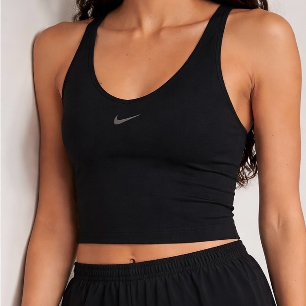 Nike Universa Tank Sports Bra NWT Size M Padded Crop Top